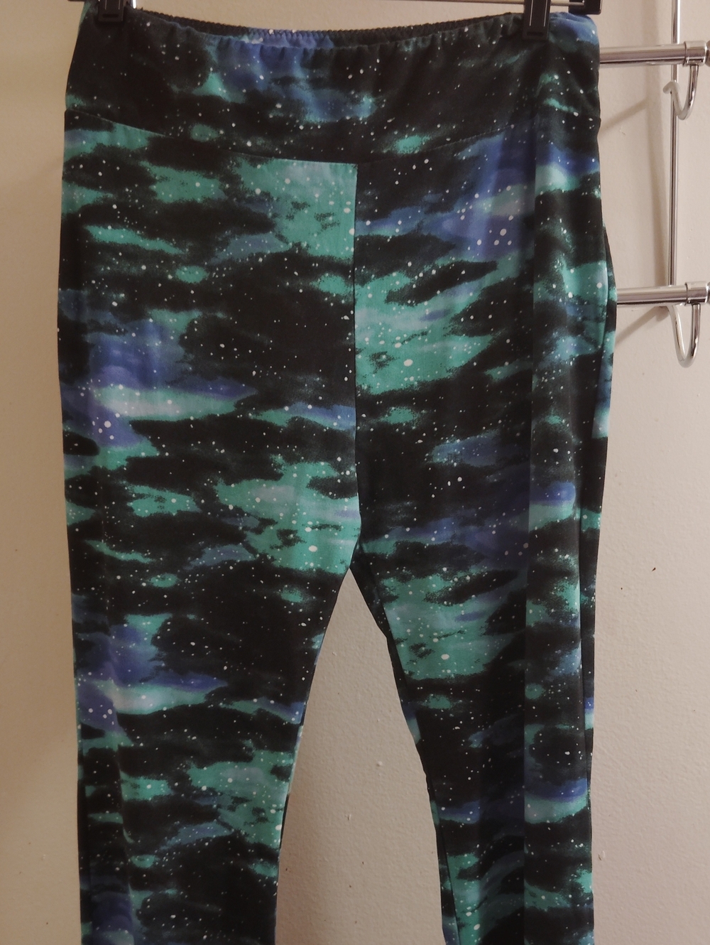 Galaxy-Print Stretch Leggings in Teal and Black
